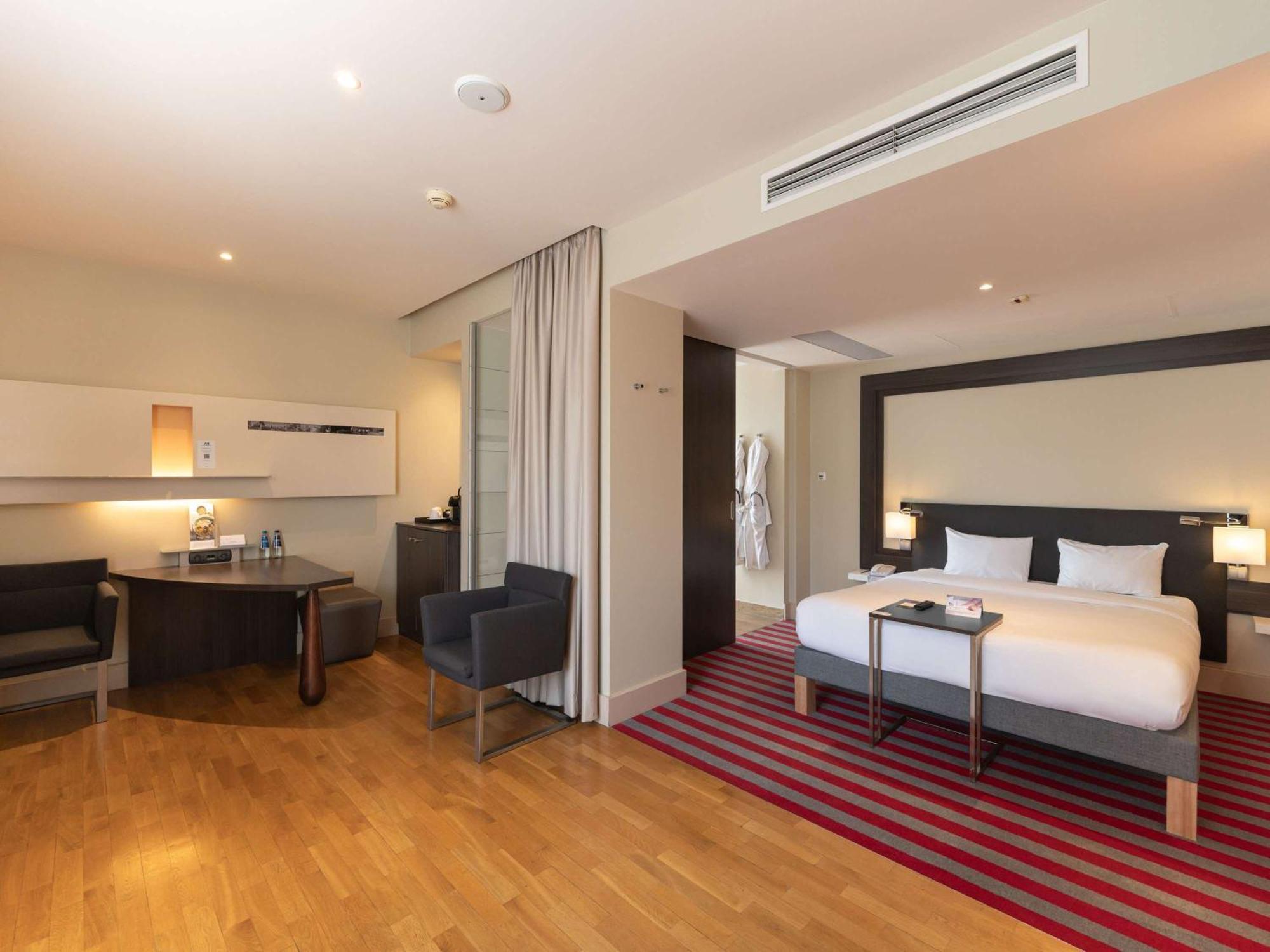 Mercure Warszawa Grand Εξωτερικό φωτογραφία