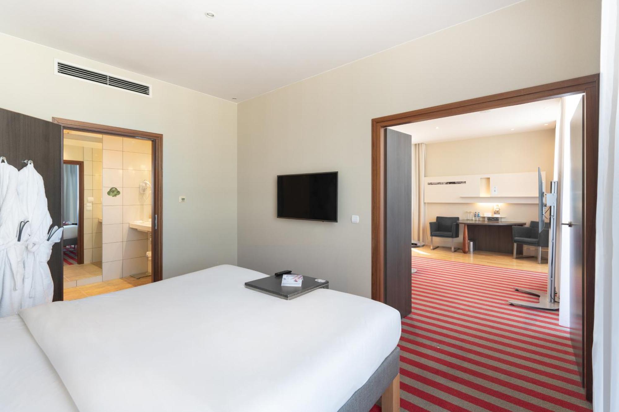 Mercure Warszawa Grand Εξωτερικό φωτογραφία